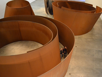 Laberintos, exposición del interiore del Guggenheim.